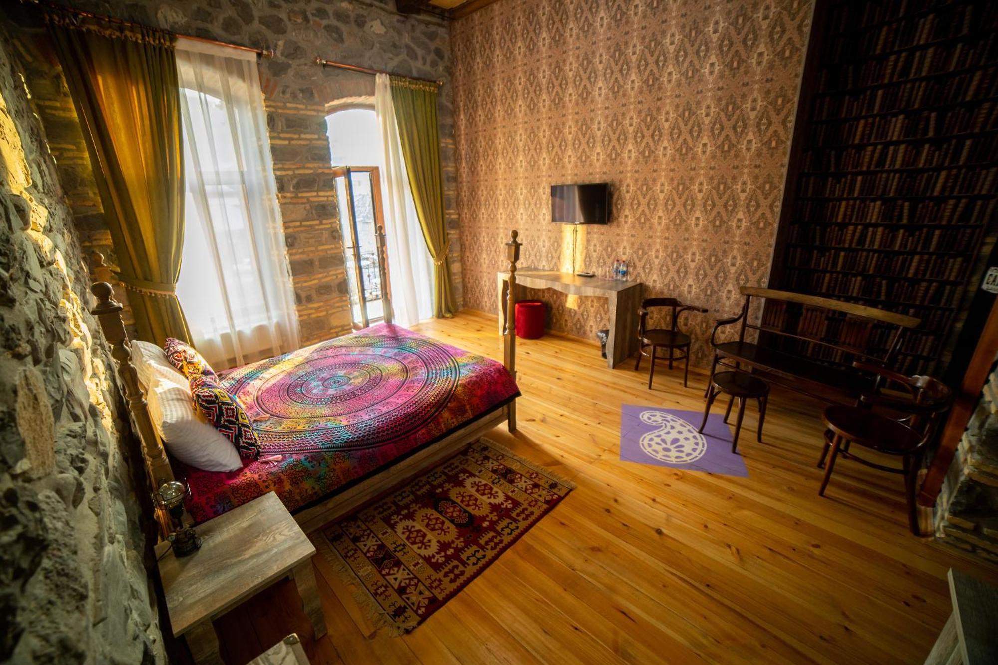 Old Town Sheki Hotel ภายนอก รูปภาพ