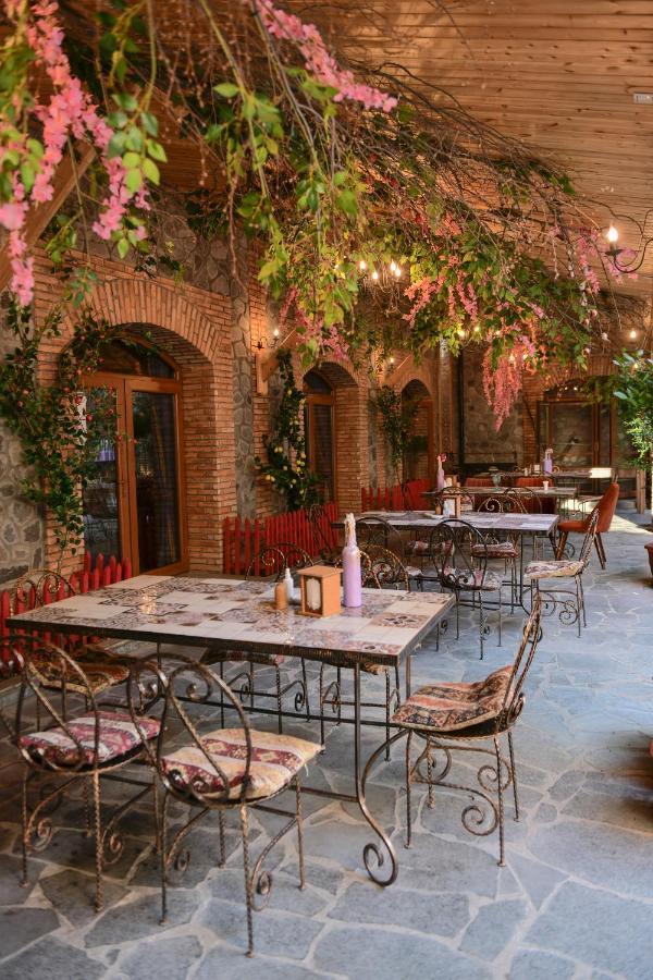 Old Town Sheki Hotel ภายนอก รูปภาพ