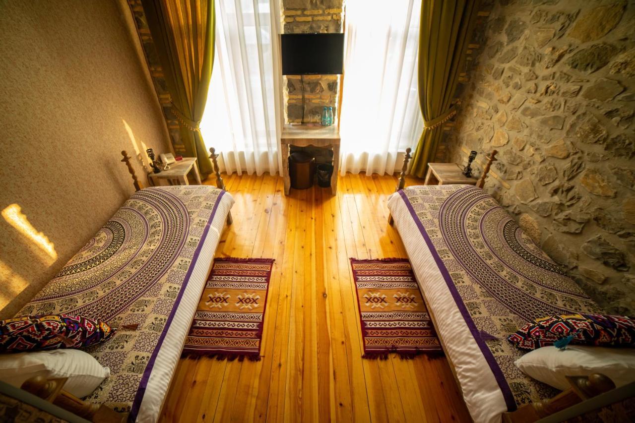 Old Town Sheki Hotel ภายนอก รูปภาพ