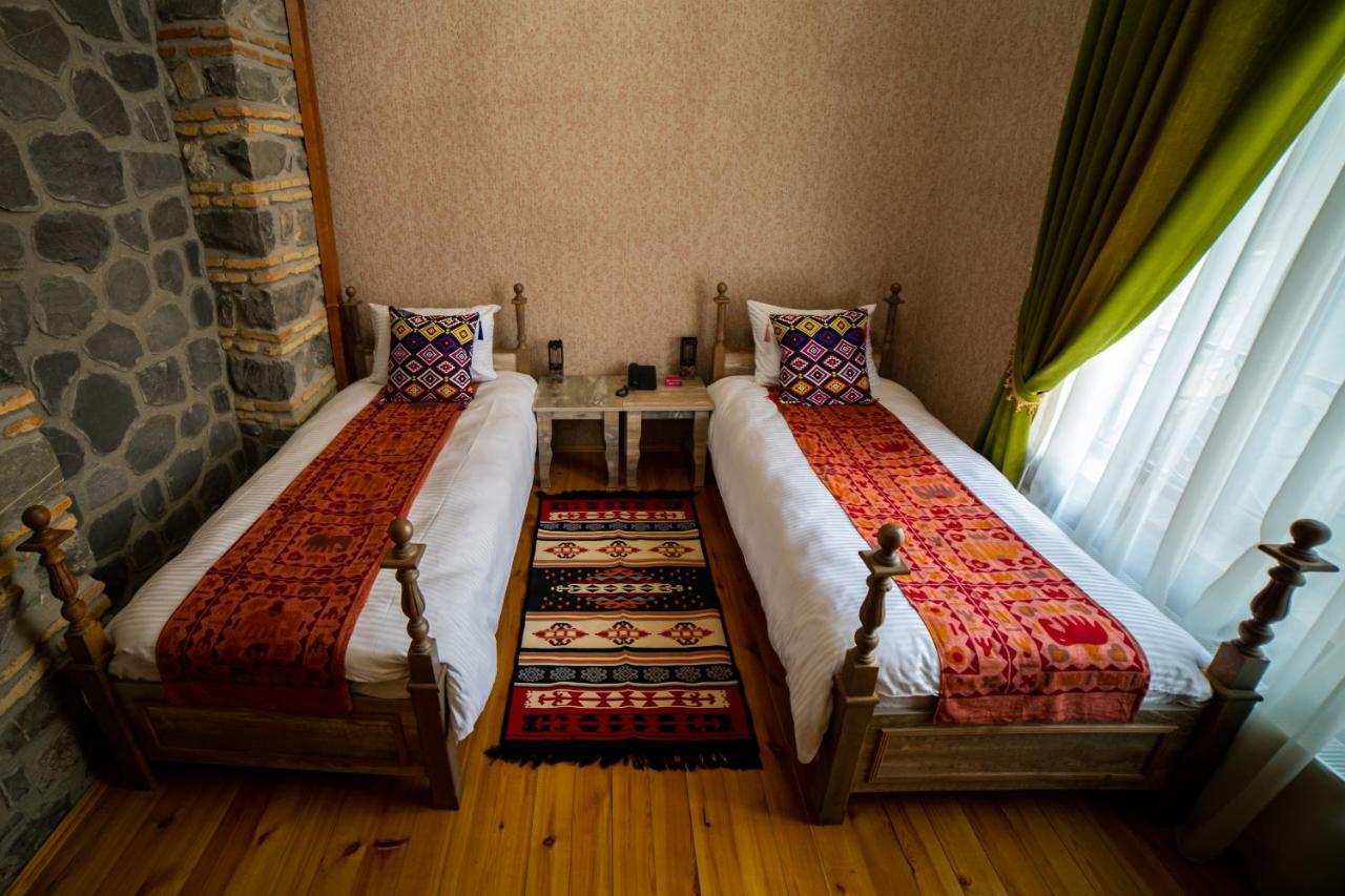 Old Town Sheki Hotel ภายนอก รูปภาพ
