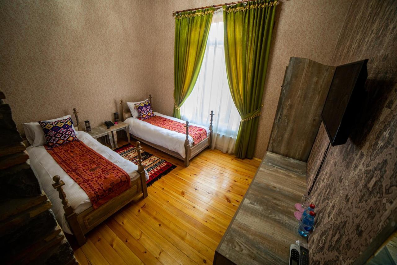 Old Town Sheki Hotel ภายนอก รูปภาพ