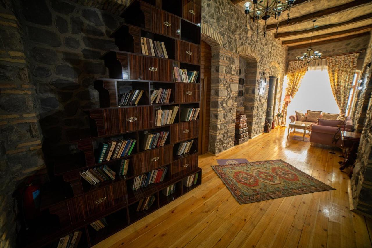 Old Town Sheki Hotel ภายนอก รูปภาพ