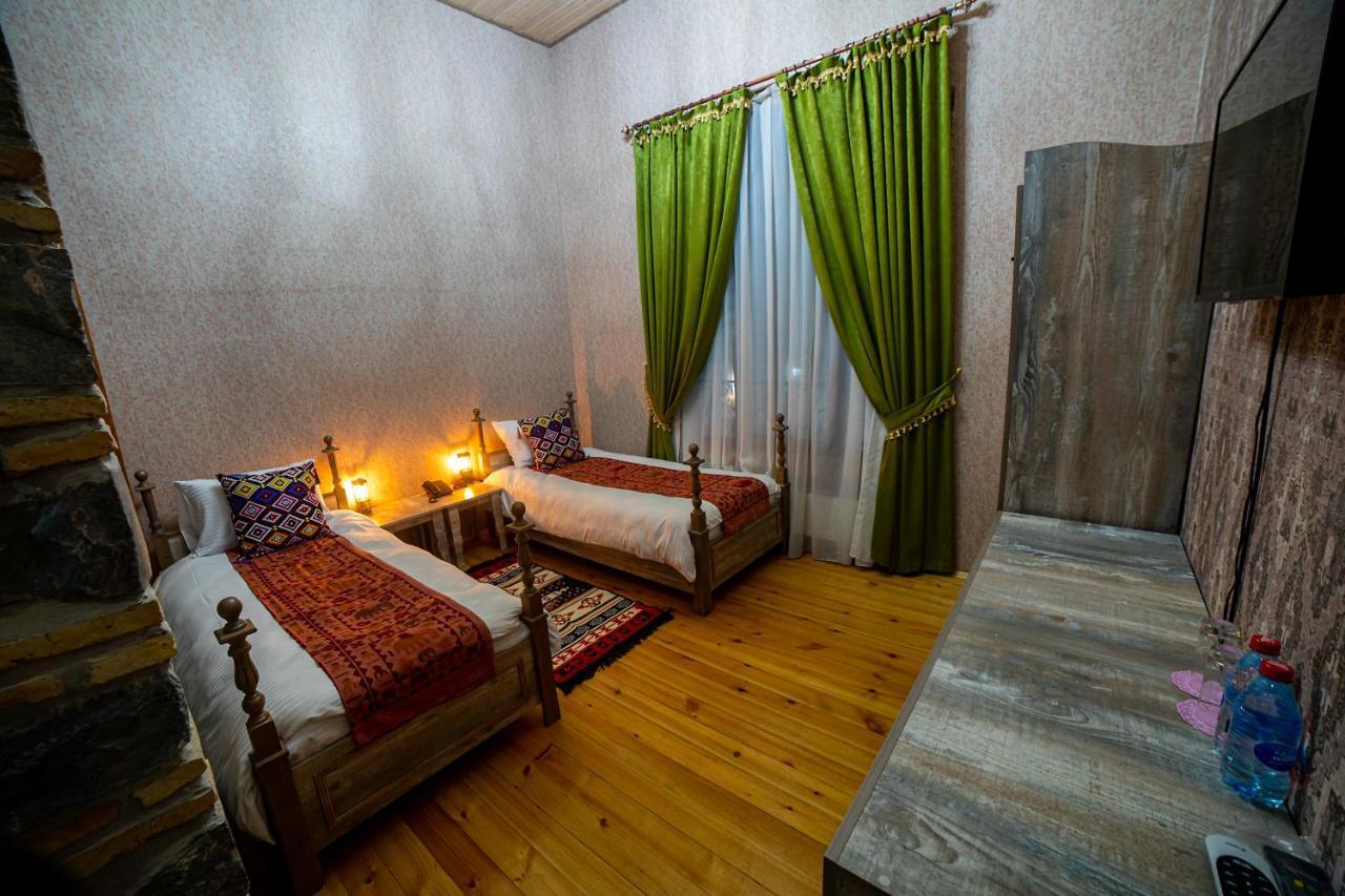 Old Town Sheki Hotel ภายนอก รูปภาพ