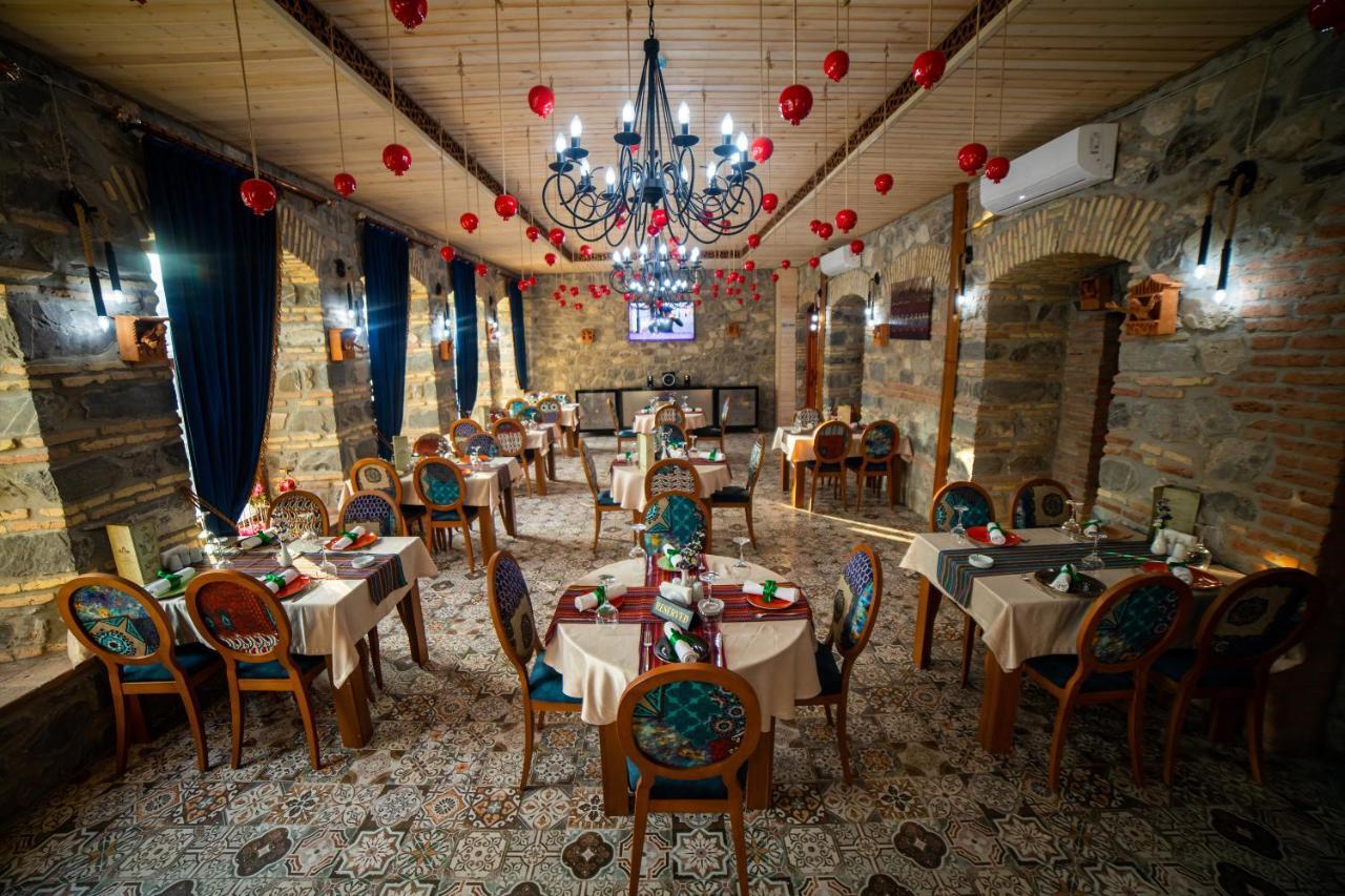 Old Town Sheki Hotel ภายนอก รูปภาพ