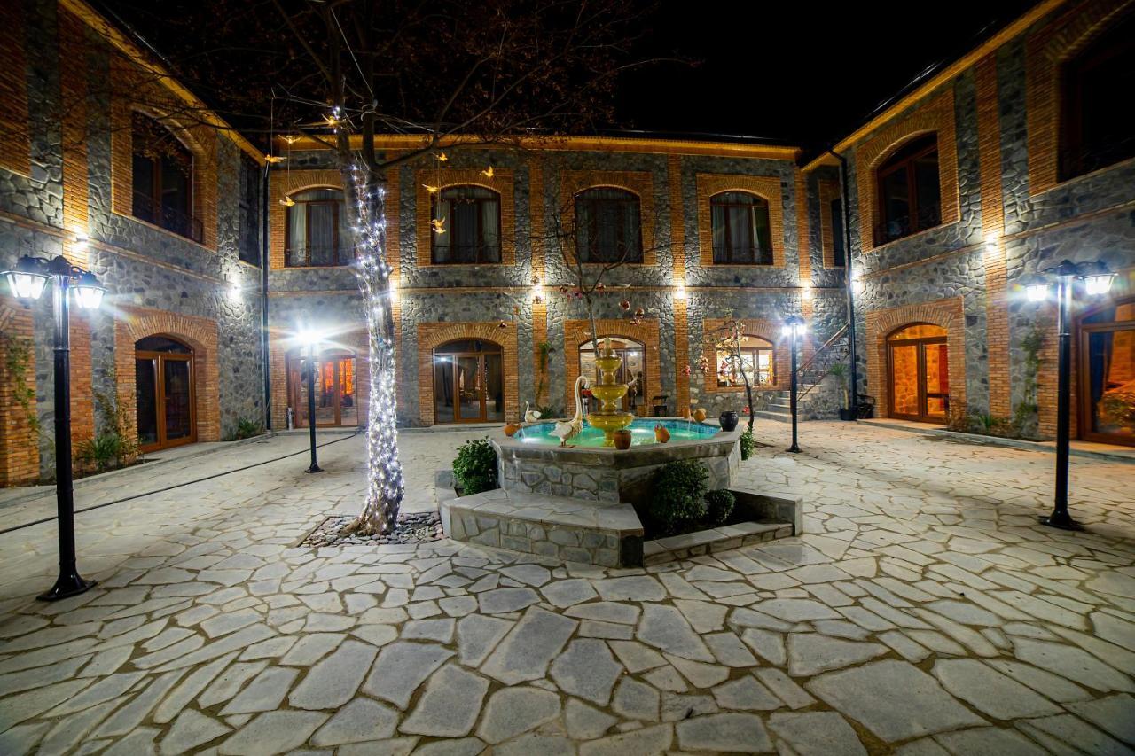 Old Town Sheki Hotel ภายนอก รูปภาพ